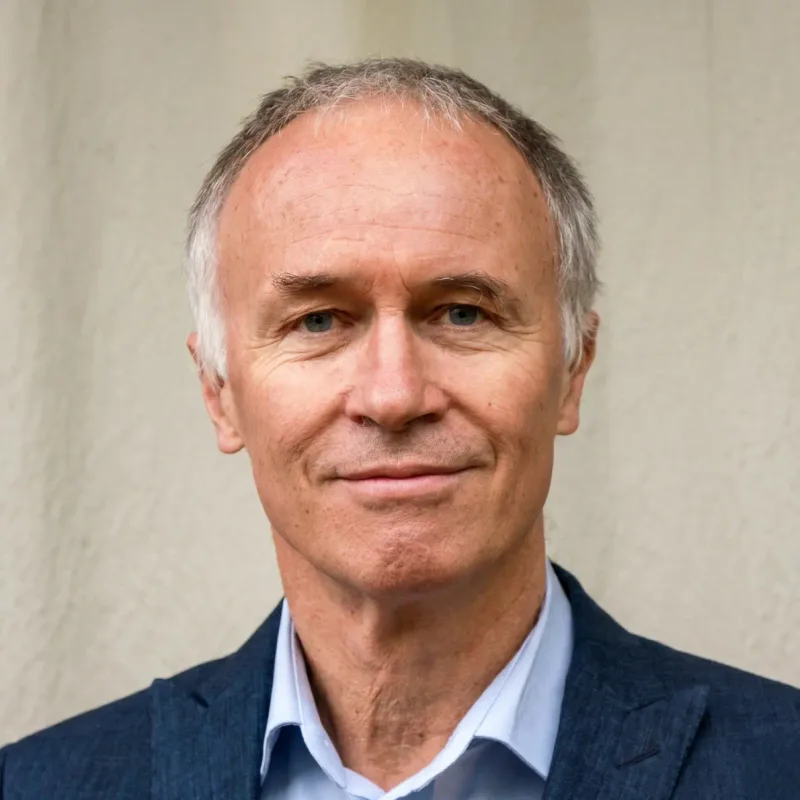 Dr. Robert Fischer